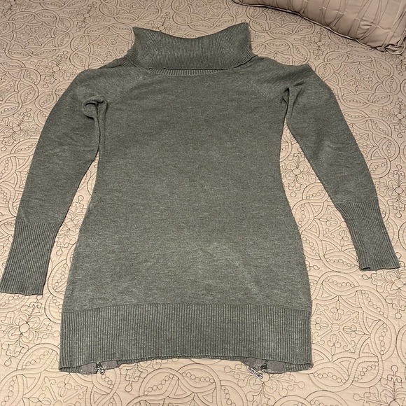 Guess S Gray Turtleneck Sweater - Picture 5 of 6